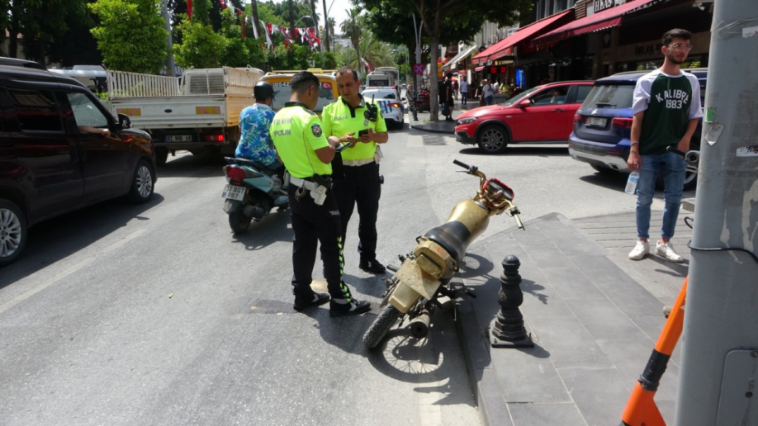 Polisi görünce motosikleti bırakıp kaçtılar