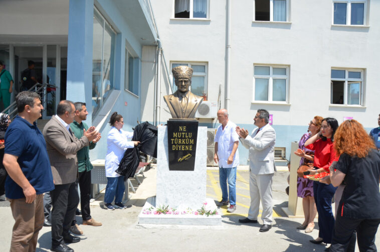 Serik'te Atatürk büstü ve mescit törenle açıldı