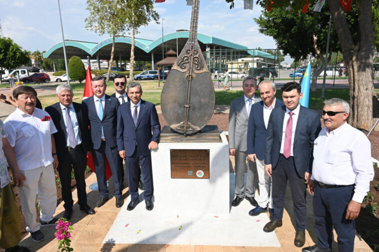 Kepez'de Türkiye-Kazakistan kardeşliğini simgeleyen anıt açıldı