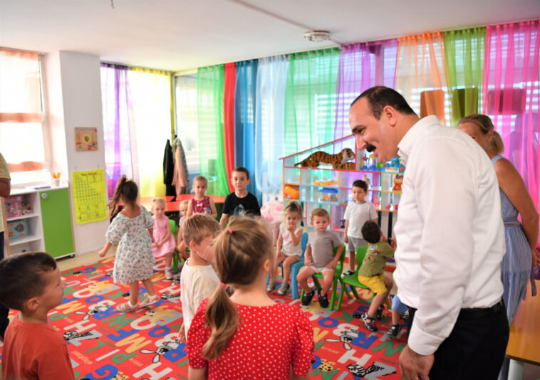 Yangından etkilenen miniklere moral ziyareti