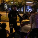 Polisin dur ihtarına uymadılar Yola attıkları poşetten uyuşturucu çıktı