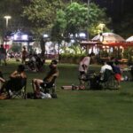 Konyaaltı Sahili akşam da hareketli