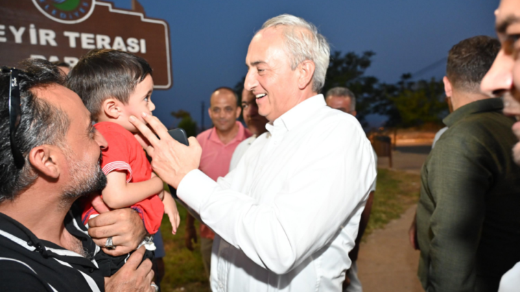 Kocagöz, Kepez Seyir Terası'nda vatandaşlarla buluştu