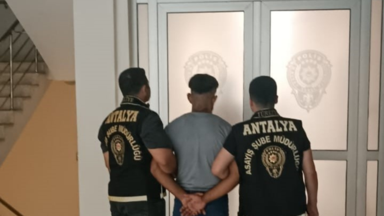 25 yıl kesinleşmiş hapis cezası olan cezaevi firarisi Antalya'da yakalandı