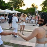 Konyaaltında her pazar sokakta dans var