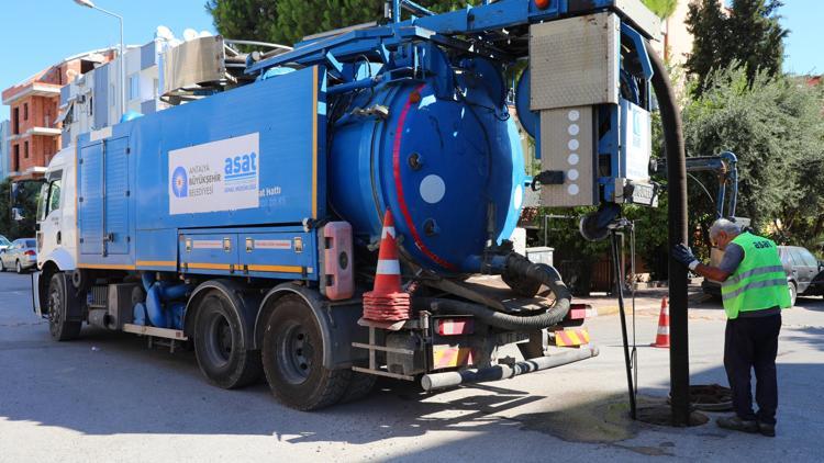 ASAT ekipleri Kepezde kanalizayon hatlarını temizliyor