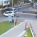 Tur aracı kaza yaptı, şans eseri yaralanan olmadı