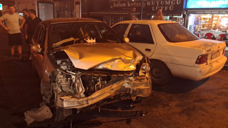 Yaralı arkadaşını otomobilde bırakıp kaçtı