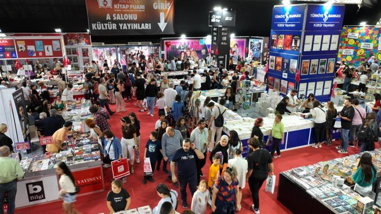 14. Antalya Kitap Fuarına ziyaretçi akını