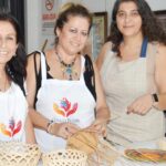 Oyalı eller sepet üretiyor