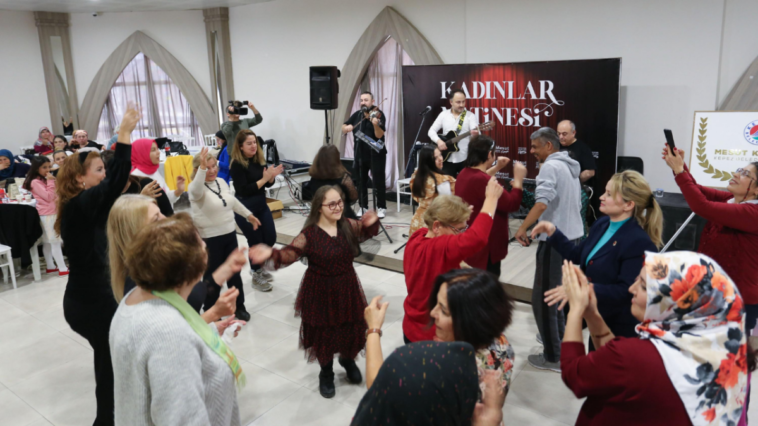 Kepez'de 'Kadınlar Matinesi' düzenlendi