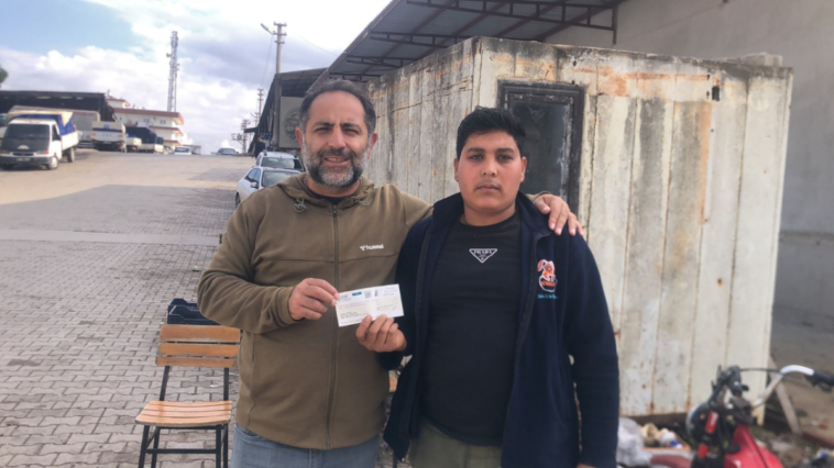 Serik'te Suriyeli gençten örnek davranış