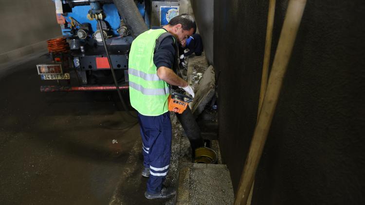 Yağış öncesi alt geçitlerde temizlik