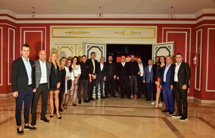 image_750x_676c2d413de21