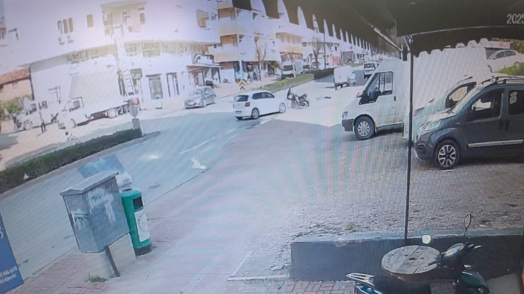 Motosiklet sürücüsü şans eseri kurtuldu