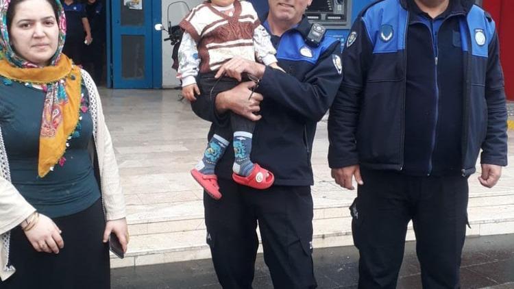 Kayıp çocuğu zabıta buldu