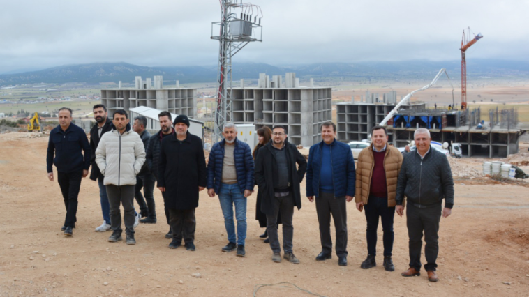 AK Partili Başkan TOKİ alanını inceledi