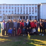 Aksu'da öğretmen ve öğrenciler zeytin fidanı dikti