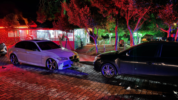 Alkollü sürücü park halindeki araçlara çarptı