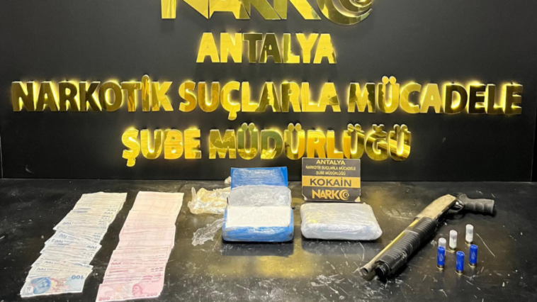 Antalya'da uyuşturucu suçundan yakalanan 20 kişi tutuklandı