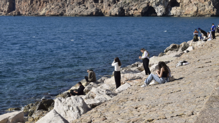 Antalyalılar güneşin tadını çıkardı