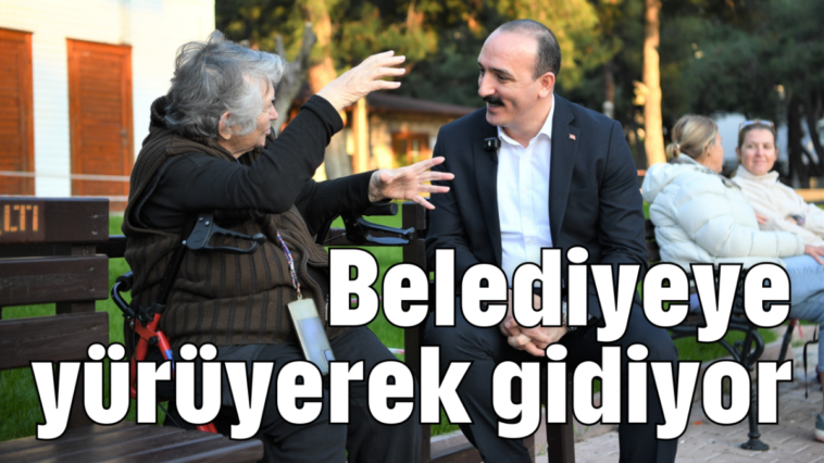 Belediyeye yürüyerek gidiyor