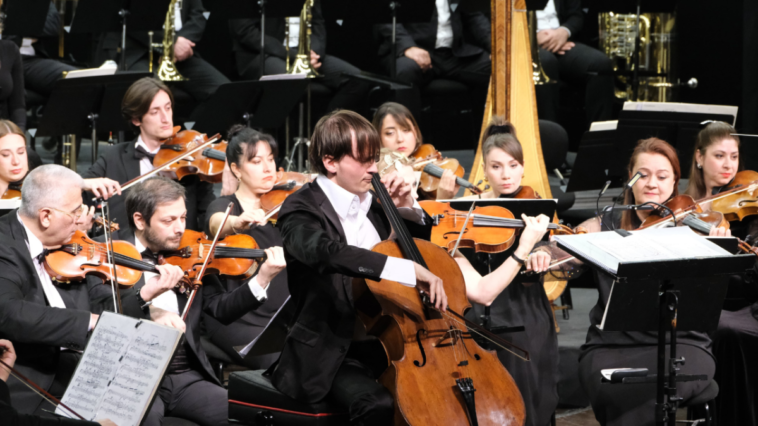 Dünya ünlü çellist Benedict Antalya'da sahne aldı