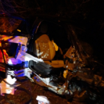 Elektrik direğine çarptı