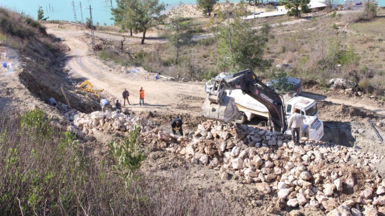 Heyelan yollarına duvar örülüyor