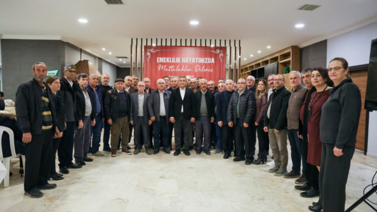 Manavgat Belediyesi'nden emeklilere plaket