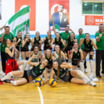 Manavgat'ın voleybolcu kızları sezonu namağlup tamamladı