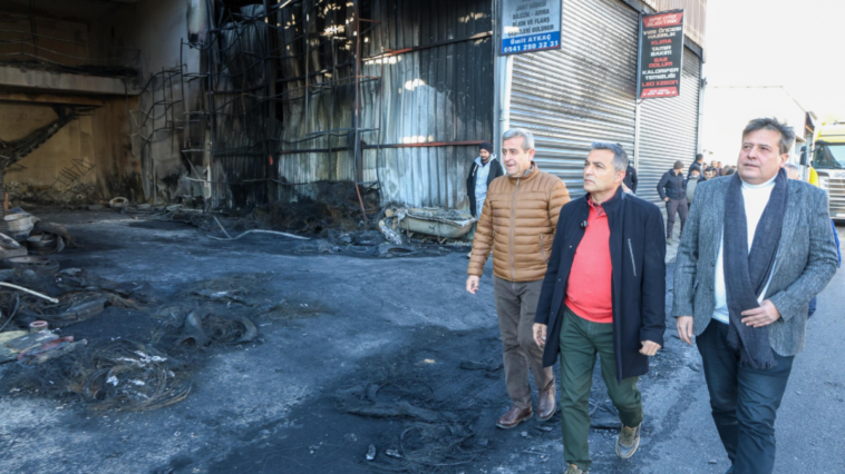 Manavgat'ta Başkan Kara'dan esnafa geçmiş olsun ziyareti