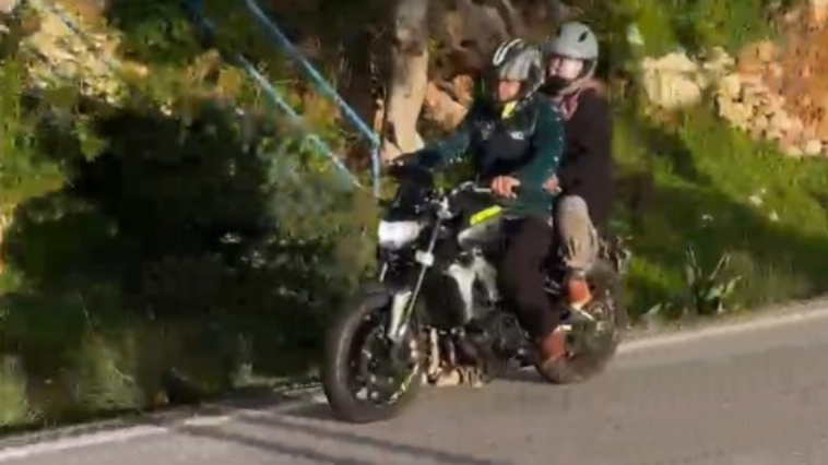 Motosikleti ile izleyenleri büyülüyor