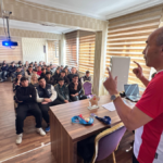 Öğrencilerle tecrübelerini paylaştı