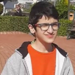 Serik zihinsel engelli 17 yaşındaki Burak'a ağlıyor