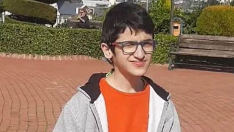 Serik zihinsel engelli 17 yaşındaki Burak'a ağlıyor