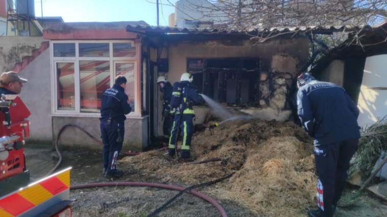 Serik'te çıkan ev yangını büyümeden söndürüldü