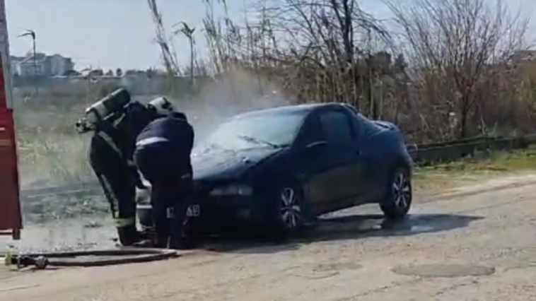 Seyir halindeki otomobil alev aldı