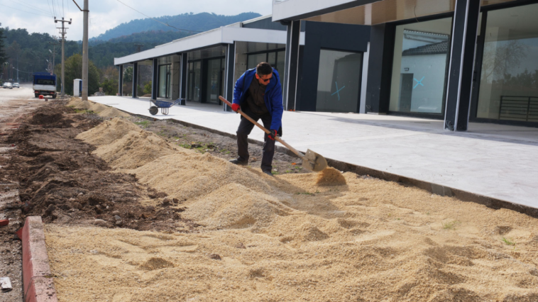 Tekirova Mahallesi’nde kaldırım çalışması
