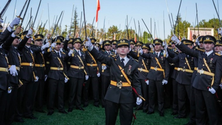TSK'den ihracı istenen teğmenler savunma yaptı, Teğmen Ebru Eroğlu geri adım atmadı