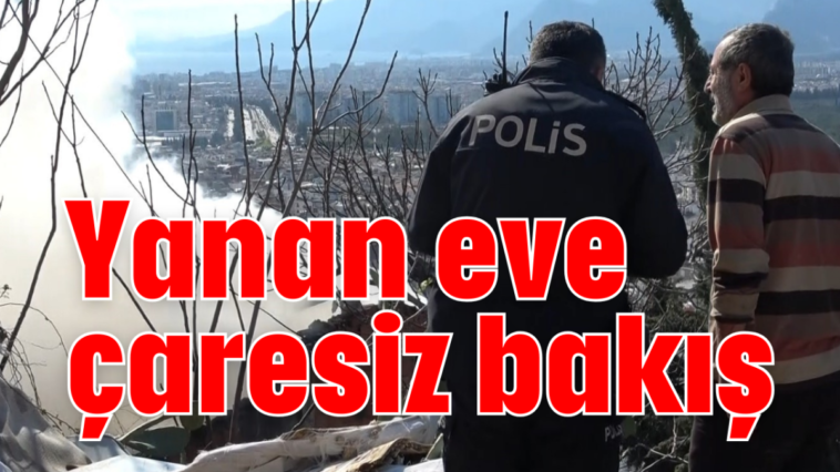 Yanan eve çaresiz bakış