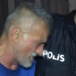 Komşusunu bıçakla tehdit etti: Kapısı koçbaşı ile kırılarak yakalandı