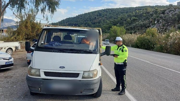 Antalyada 1 haftada 16 bin 518 araç ve sürücüye para cezası