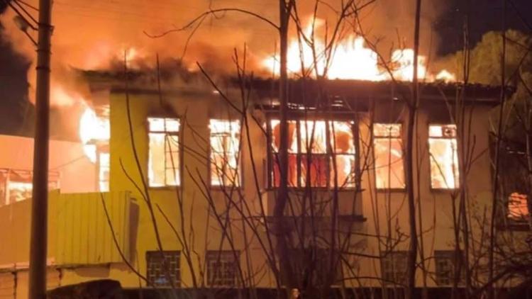 Antalyada 150 yıllık tescilli bina yandı