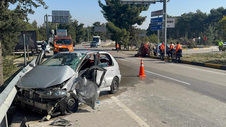 Pikapla otomobil çarpıştı: 3 yaralı