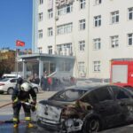 Hastane otoparkındaki otomobil yandı