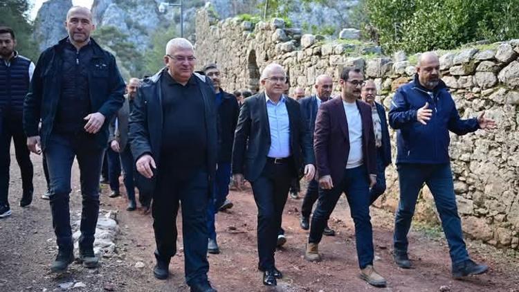 Kumluca Kaymakamı Güneş, Olimpos Antik Kentinde incelemelerde bulundu