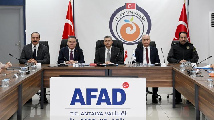 Konyaaltı sahilinde kaçak yapılar kaldırılacak