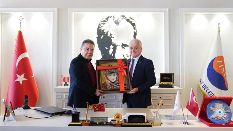 Başkan Böcekten Finike ziyareti