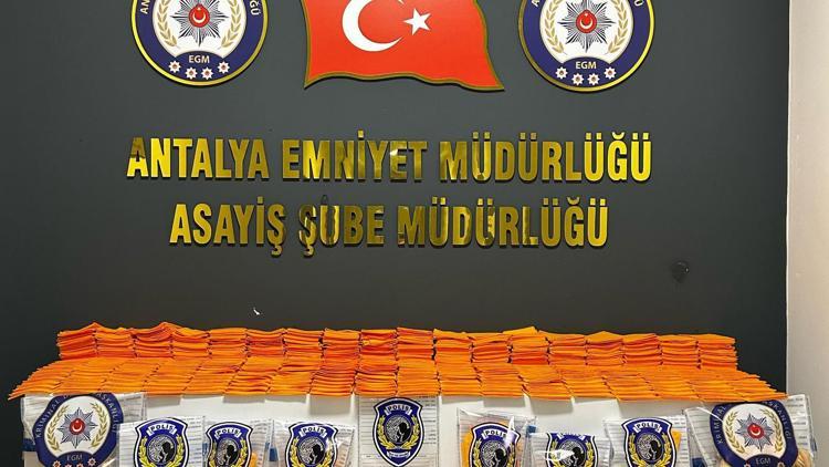 İş yerini kurşunlama şüphelileri, silah ve yüklü miktarda uyuşturucu ile yakalandı